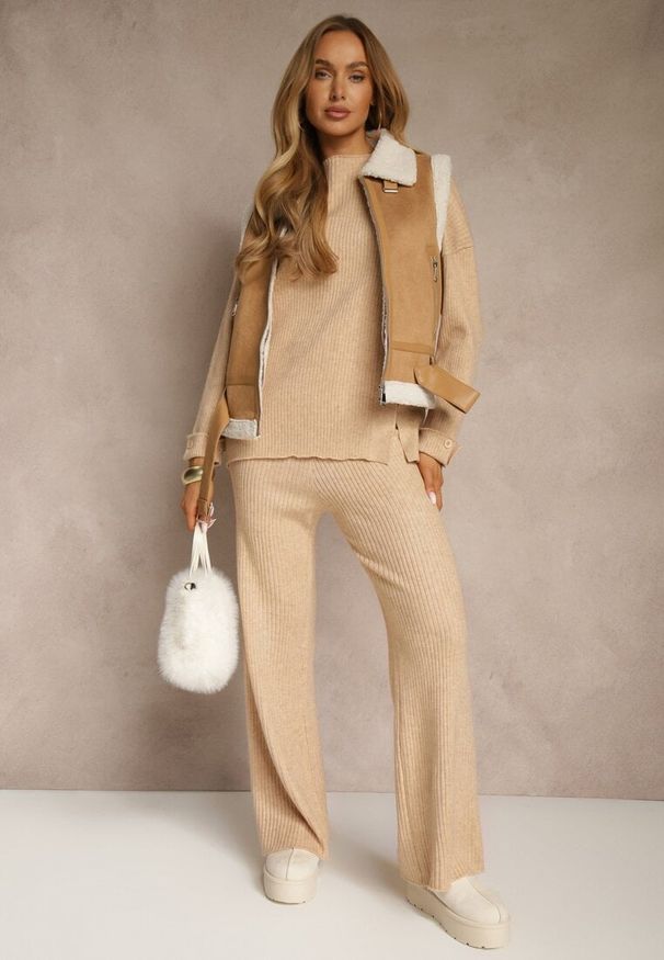 Renee - Beżowy Komplet z Wełną i Bawełną Sweter z Guzikami i Szerokie Spodnie Reinelia. Kolor: beżowy. Materiał: wełna, bawełna