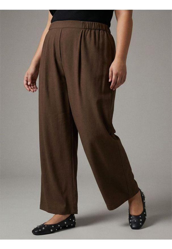 Sinsay - Spodnie wide leg z domieszką lnu Plus size - brązowy. Kolekcja: plus size. Kolor: brązowy