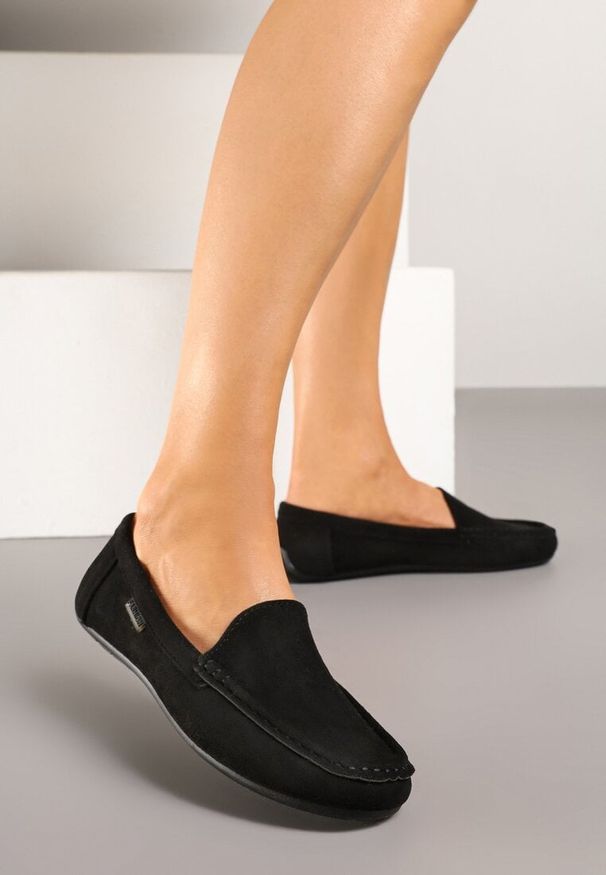 Born2be - Czarne Mokasyny z Imitacji Zamszu z Ozdobnymi Przeszyciami Zeolira. Okazja: na co dzień. Kolor: czarny. Materiał: zamsz. Obcas: na obcasie. Styl: elegancki, casual. Wysokość obcasa: niski