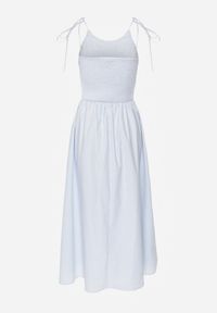 Renee - Niebieska Rozkloszowana Sukienka z Bawełny z Gumkami w Biuście i Ramiączkami na Wiązanie Omphoreia. Okazja: na imprezę, na co dzień. Kolor: niebieski. Materiał: bawełna. Długość rękawa: na ramiączkach. Typ sukienki: rozkloszowane, proste. Styl: casual, elegancki #3