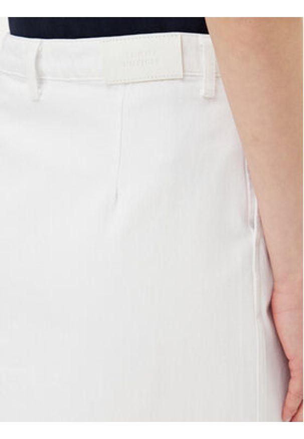 TOMMY HILFIGER - Tommy Hilfiger Spódnica jeansowa WW0WW44391 Biały Regular Fit. Kolor: biały. Materiał: bawełna