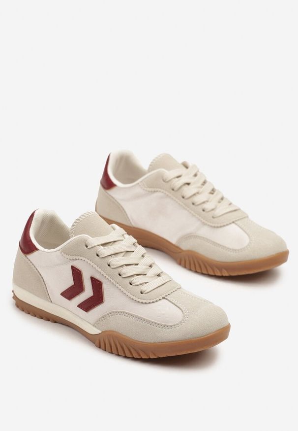 Born2be - Beżowo-Czerwone Sneakersy w Stylu Klasycznych Tenisówek z Ozdobnymi Przeszyciami Mepnia. Okazja: na co dzień. Kolor: beżowy. Materiał: jeans