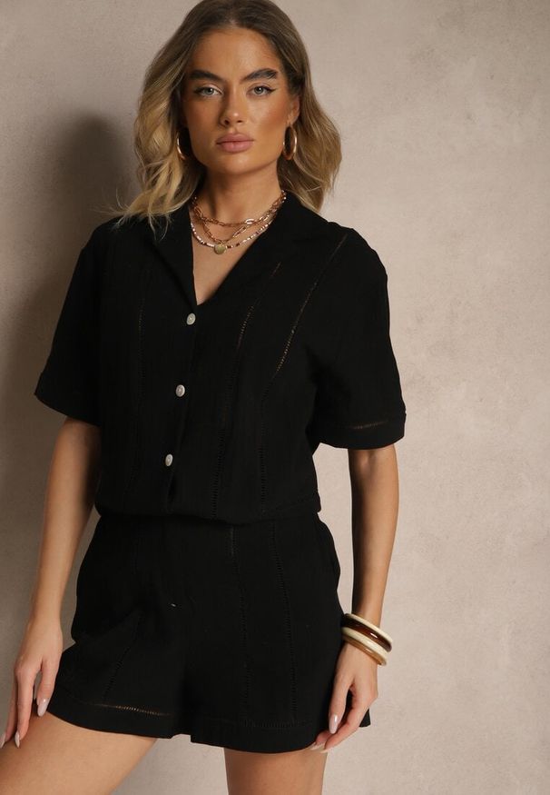 Renee - Czarne Szorty z Bawełny High Waist Ozdobione Geometrycznym Wzorem Galessira. Okazja: na co dzień, na imprezę. Stan: podwyższony. Kolor: czarny. Materiał: bawełna. Wzór: geometria, aplikacja. Sezon: lato. Styl: casual, elegancki