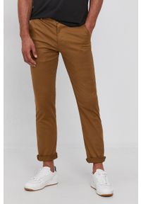 Selected Spodnie męskie kolor brązowy w fasonie chinos. Kolor: brązowy. Materiał: tkanina, bawełna. Wzór: gładki