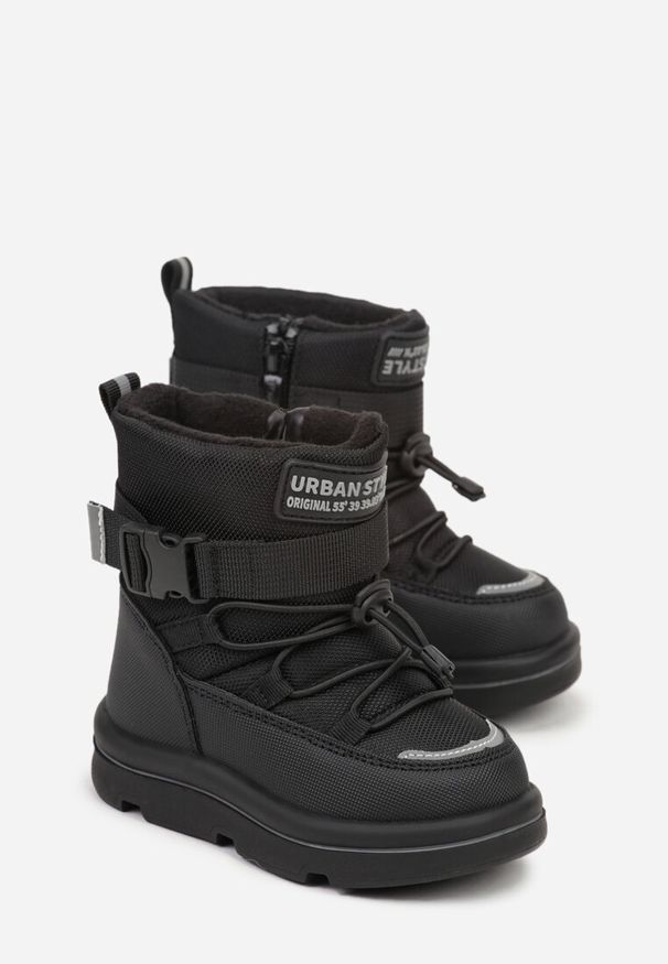 Born2be - Czarne Śniegowce Wodoodporne z Napisem i Paskiem z Klamrą Monariella. Okazja: na co dzień. Zapięcie: klamry. Kolor: czarny. Materiał: jeans, dresówka. Wzór: napisy. Styl: casual