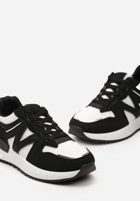 Born2be - Czarno-Białe Sznurowane Sneakersy z Siateczkowymi Wstawkami Garnela. Nosek buta: okrągły. Kolor: czarny. Materiał: materiał. Obcas: na obcasie. Wysokość obcasa: niski #5