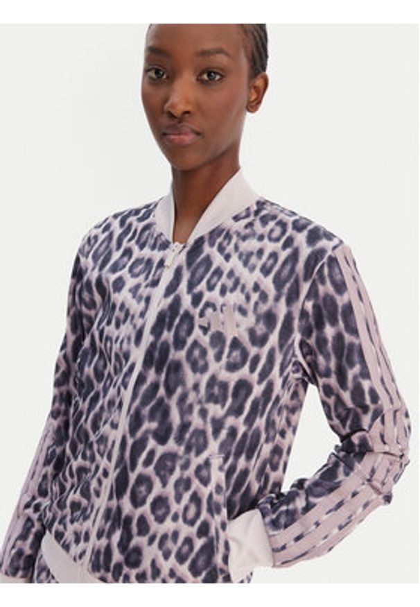 Adidas - adidas Dres Essentials 3-Stripes Animal KB8935 Fioletowy Regular Fit. Kolor: fioletowy. Materiał: syntetyk