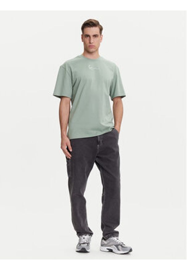 Karl Kani T-Shirt Small Signature Essential PD00008142 Zielony Relaxed Fit. Kolor: zielony. Materiał: bawełna