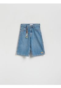 Reserved - Szorty baggy z brelokiem - niebieski. Kolor: niebieski. Materiał: bawełna, tkanina #1