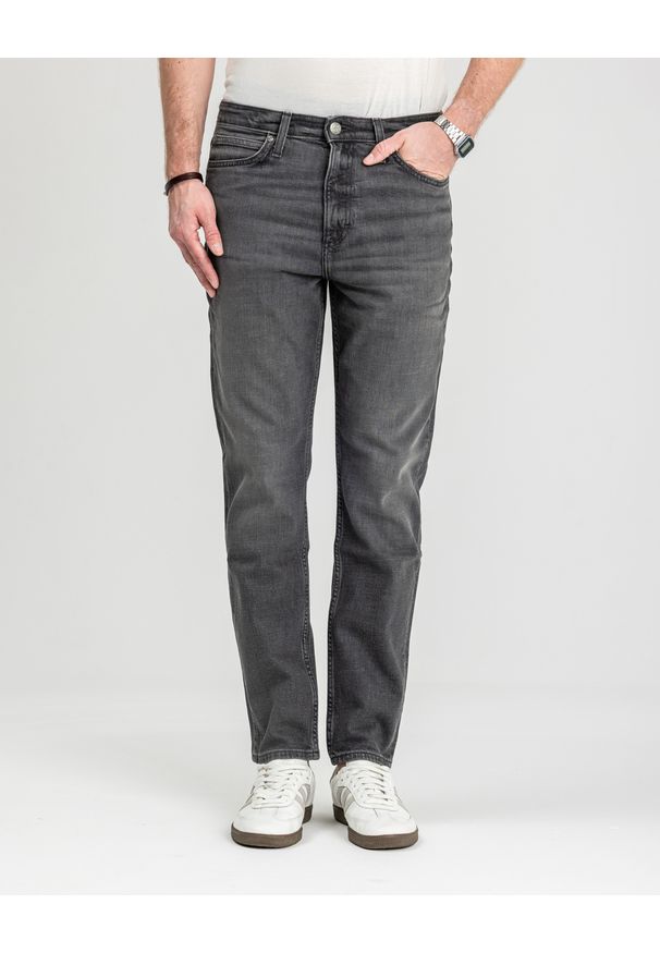 Lee - MĘSKIE SPODNIE JEANSOWE LEE AUSTIN DARK SMOKE 112355803. Okazja: na co dzień. Styl: elegancki, casual, klasyczny