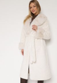 Born2be - Biały Futerkowy Płaszcz z Szerokim Kołnierzem i Mankietami z Wiązanym Paskiem Viaruna. Okazja: na co dzień, na imprezę. Kolor: biały. Materiał: dzianina. Długość rękawa: długi rękaw. Długość: długie. Styl: casual, elegancki #6