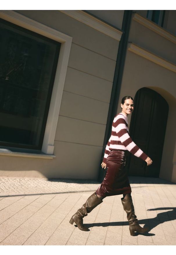 Reserved - Spódnica z imitacji skóry - bordowy. Kolor: czerwony. Materiał: skóra