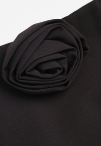 Renee - Czarne Spódnico-Spodenki Mini z Zakładką i Aplikacją w Kształcie Róży Pholia. Okazja: na co dzień. Kolor: czarny. Wzór: aplikacja. Styl: casual, elegancki #7