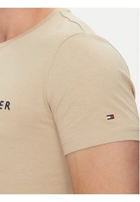 TOMMY HILFIGER - Tommy Hilfiger T-Shirt Logo MW0MW11797 Beżowy Regular Fit. Kolor: beżowy. Materiał: bawełna #5