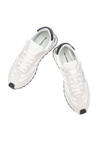 Białe Sneakersy Karl Lagerfeld Stylowe Obuwie Męskie Premium. Okazja: na spacer. Kolor: biały. Materiał: materiał, skóra, guma. Szerokość cholewki: normalna. Sport: turystyka piesza #6