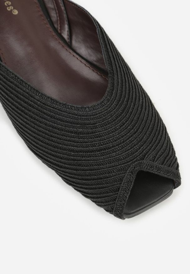 Born2be - Czarne Sandały Ozdobione Plecionką i Aplikacjami Hellia. Okazja: na co dzień. Zapięcie: sprzączka. Kolor: czarny. Materiał: jeans. Wzór: aplikacja. Sezon: lato. Styl: casual, elegancki, klasyczny