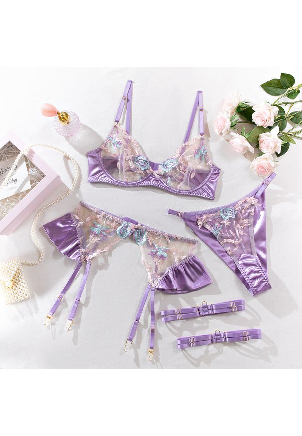 Intica - Komplet bielizny z koronkową aplikacją i paskami Sigtrud. Kolor: fioletowy. Materiał: koronka. Wzór: aplikacja