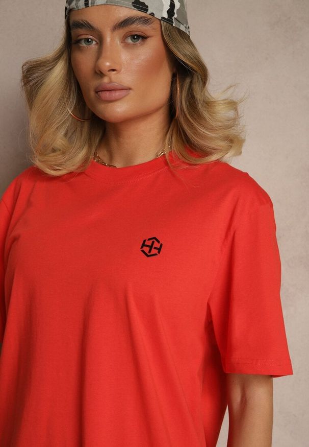 Renee - Pomarańczowa Koszulka z Bawełny Ozdobiona z Boku Nadrukiem Ulialena. Okazja: na co dzień. Kolor: pomarańczowy. Materiał: bawełna. Wzór: aplikacja, nadruk. Styl: sportowy, klasyczny, casual