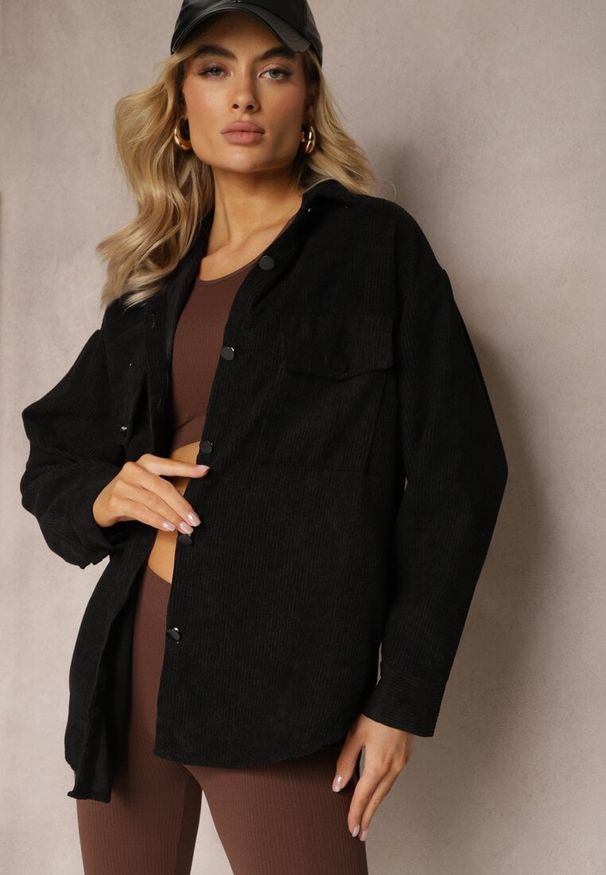 Renee - Czarna Koszula z Guzikami ze Sztruksowego Materiału Ilwenita. Kolor: czarny. Materiał: materiał, sztruks. Styl: elegancki