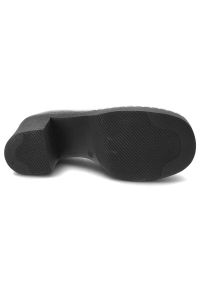 Czarne Półbuty Armodo Modne Buty Damskie. Okazja: na spotkanie biznesowe. Zapięcie: pasek. Kolor: czarny. Materiał: nubuk. Obcas: na obcasie. Styl: elegancki, biznesowy, wizytowy, klasyczny. Wysokość obcasa: średni #3
