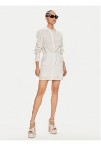 Gina Tricot Sukienka koszulowa 22008 Biały Regular Fit. Kolor: biały. Materiał: len. Typ sukienki: koszulowe