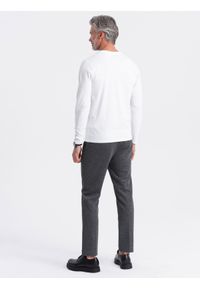 Ombre Clothing - Longsleeve męski bez nadruku z dekoltem w serek - biały V3 - Rozmiar: XXL. Okazja: na co dzień. Typ kołnierza: dekolt w serek. Kolor: biały. Materiał: materiał, bawełna. Długość rękawa: długi rękaw. Długość: długie. Wzór: gładki, jednolity. Styl: klasyczny, casual, elegancki #3