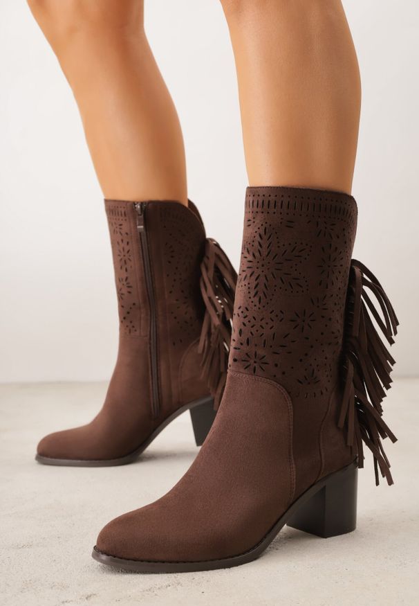 Born2be - Ciemnobrązowe Ażurowe Botki Typu Kowbojki ze Skórzaną Wkładką Ozdobione Frędzlami Ceziva. Okazja: na co dzień. Kolor: brązowy. Materiał: skóra. Wzór: ażurowy, aplikacja. Styl: casual, elegancki, klasyczny