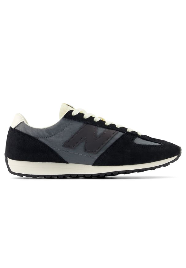 Buty unisex New Balance U471AQ – czarna. Kolor: czarny. Materiał: zamsz. Szerokość cholewki: normalna. Wzór: jodełka. Sezon: lato