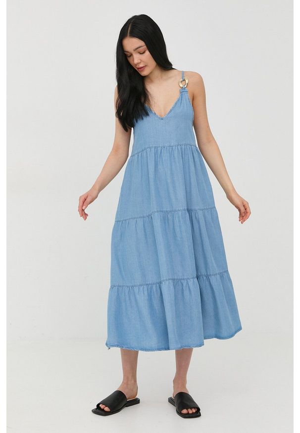 Patrizia Pepe sukienka midi rozkloszowana. Kolor: niebieski. Materiał: tkanina. Długość rękawa: na ramiączkach. Typ sukienki: rozkloszowane. Długość: midi