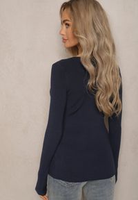 Renee - Granatowy Sweter z Wiskozą Ozdobiony Metalicznymi Aplikacjami Malittia. Kolor: niebieski. Materiał: wiskoza. Wzór: aplikacja. Sezon: zima
