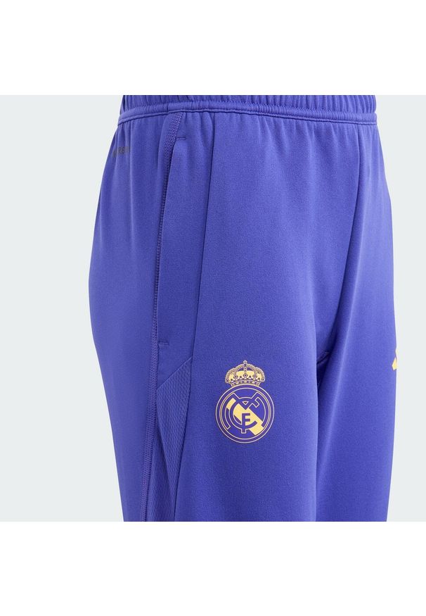 Adidas - Spodnie Real Madrid Tiro 23 Training Kids. Kolor: czarny, fioletowy, wielokolorowy. Materiał: materiał. Sport: piłka nożna