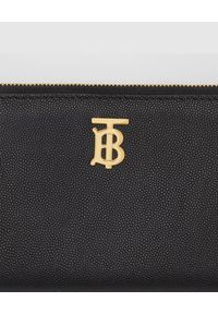 Burberry - BURBERRY - Skórzany portfel z monogramem. Kolor: czarny. Materiał: skóra. Wzór: aplikacja