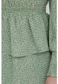 JDY sukienka kolor zielony mini rozkloszowana. Kolor: zielony. Materiał: poliester, tkanina. Długość rękawa: długi rękaw. Typ sukienki: rozkloszowane. Długość: mini