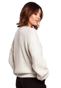 Polskie swetry - Swobodny sweter kardigan na guziki. Materiał: jeans, akryl. Styl: elegancki #3