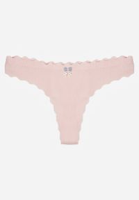 Renee - Jasnoróżowe Prążkowane Majtki Stringi z Bawełny Ilweda. Kolor: różowy. Materiał: prążkowany, bawełna #1