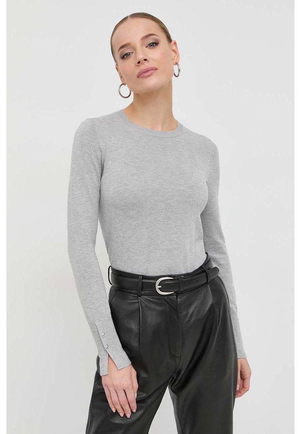 Guess sweter damski kolor szary lekki. Okazja: na co dzień. Kolor: szary. Materiał: materiał, dzianina, wiskoza. Długość rękawa: długi rękaw. Długość: długie. Styl: casual
