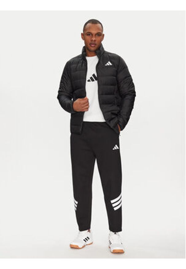 Adidas - adidas Kurtka puchowa Essentials JD1046 Czarny Slim Fit. Kolor: czarny. Materiał: syntetyk