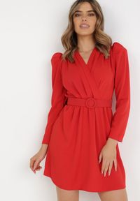 Born2be - Czerwona Sukienka Kahlisise. Kolor: czerwony. Materiał: tkanina. Długość rękawa: długi rękaw. Wzór: gładki. Typ sukienki: kopertowe. Długość: mini
