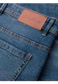 Ombre Clothing - Krótkie męskie spodenki jeansowe z przetarciami i podwiniętą nogawką – niebieskie V2 OM-SRDS-0186 - XXL. Okazja: na co dzień. Kolor: niebieski. Materiał: jeans. Długość: krótkie. Wzór: aplikacja. Sezon: lato. Styl: casual #3