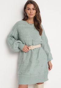 Born2be - Zielony Oversizowy Sweter o Długim Kroju z Ozdobnym Splotem Sapodis. Kolor: zielony. Długość rękawa: długi rękaw. Długość: długie. Wzór: ze splotem