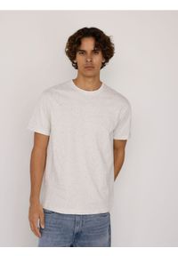 Reserved - T-shirt comfort fit - złamana biel. Materiał: bawełna, dzianina