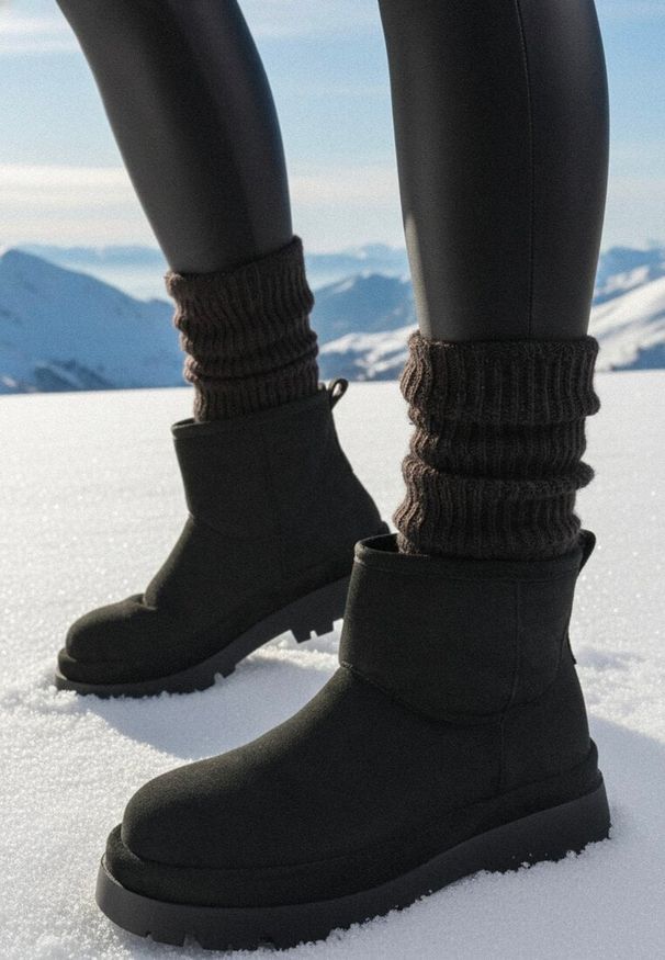 Born2be - Czarne Wsuwane Botki Śniegowce na Grubej Podeszwie za Kostkę Vastor. Wysokość cholewki: za kostkę. Zapięcie: bez zapięcia. Kolor: czarny. Styl: elegancki