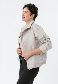 Volcano - Krótka kurtka przejściowa J-MELBA. Typ kołnierza: kołnierzyk stójkowy. Materiał: materiał. Długość: krótkie. Sezon: wiosna. Styl: elegancki, sportowy, klasyczny #1