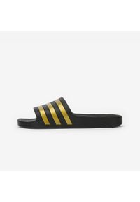 Adidas - Klapki basenowe ADIDAS Adilette Aqua. Kolor: czarny, żółty, wielokolorowy. Materiał: materiał. Styl: sportowy, elegancki