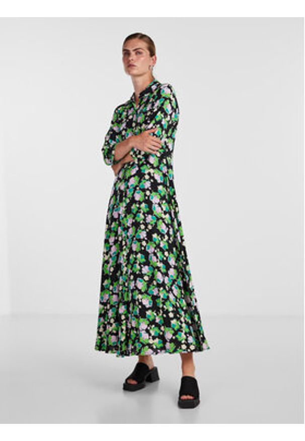YAS Sukienka koszulowa Savanna 26022663 Kolorowy Loose Fit. Materiał: wiskoza. Wzór: kolorowy. Typ sukienki: koszulowe