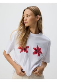 Reserved - T-shirt z nadrukiem - biały. Kolor: biały. Materiał: dzianina, bawełna. Wzór: nadruk