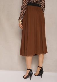 Renee - Brązowa Casualowa Spódnica Plisowana z Gumką w Pasie Velentina. Okazja: na co dzień. Kolor: brązowy. Materiał: koronka. Styl: casual #5