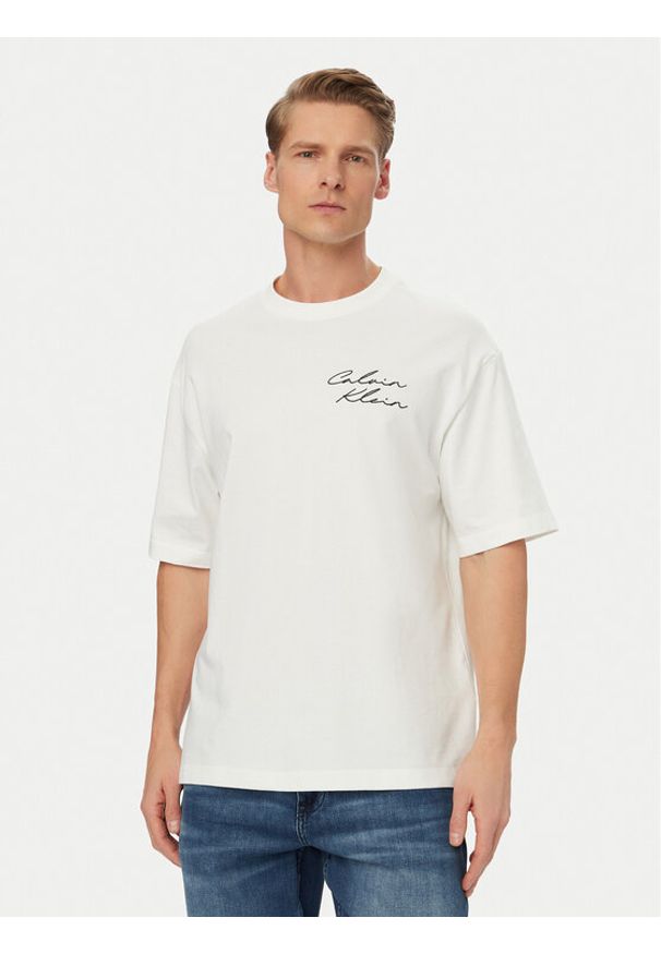 Calvin Klein Jeans T-Shirt LV04RE828G Biały Regular Fit. Kolor: biały. Materiał: bawełna