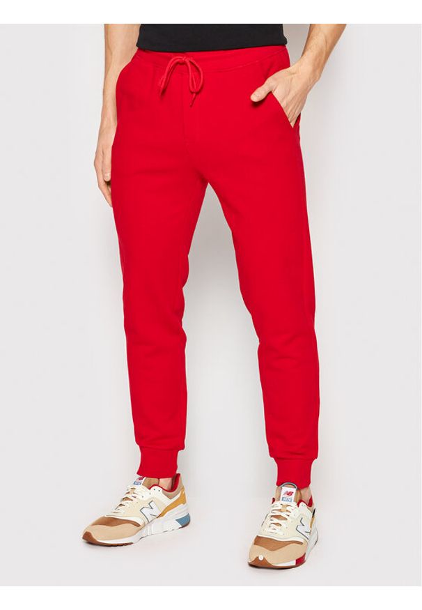 United Colors of Benetton - United Colors Of Benetton Spodnie dresowe 3J68UF002 Czerwony Regular Fit. Kolor: czerwony. Materiał: dresówka, bawełna