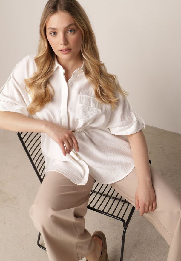 Born2be - Biała Nietoperzowa Koszula Safari z Bawełną z Wiązaniem w Talii Tierona. Okazja: do pracy, na co dzień, na spotkanie biznesowe. Kolor: biały. Materiał: bawełna. Długość: długie. Styl: biznesowy, casual